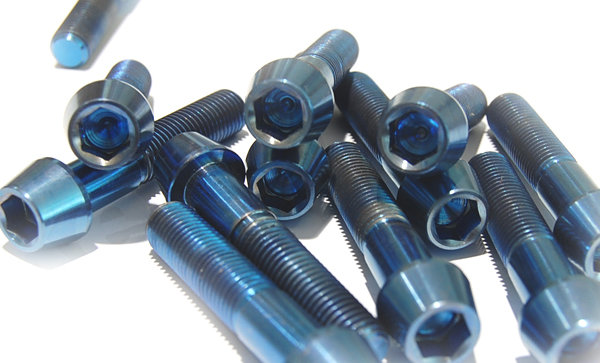 Titan Schraube M10 x 1.25 x 50 konisch DIN 912 Grade 5 blau